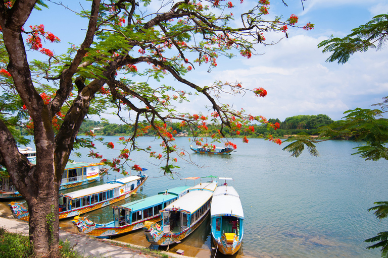 Hue Dragon Boat Tour: Parfymfloden, kungliga gravar, pagod