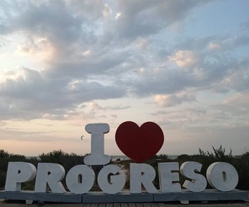 Progreso: stroll around town and savor the local cuisine