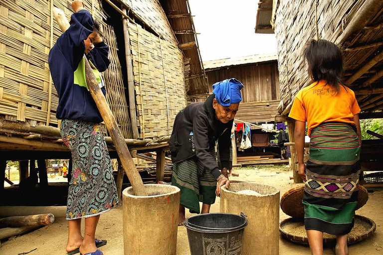 نونغ خياو: رحلة لمدة يومين، قرية همونغ، إقامة منزلية، والتجديف بالكاياك