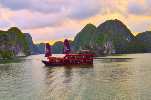 Vanuit Hanoi: Lanha- Halong baai 2 dagen tour op boot.Tour met pick-up in de haven.