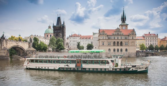 Prague: Vltava River Evening Dinner Cruise