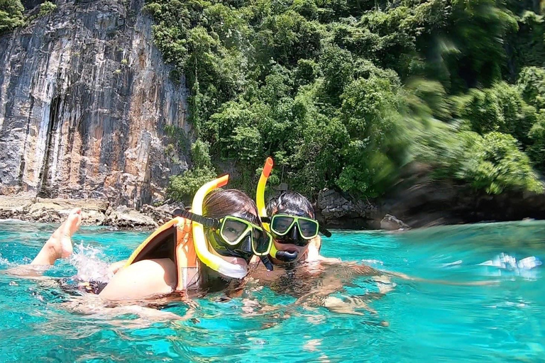 Phuket: Phi Phi, Maya Bay & Maiton Island Tour by Catamaran