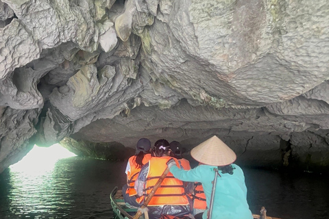 Ninh Bình: Bai Dinh, Trang An en Mua Cave dag privétourNinh Bình: Bai Dinh, Trang An en Mua Cave op de motor