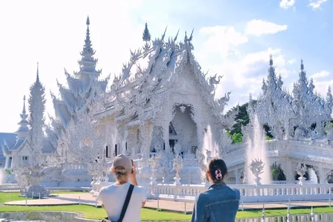 Chiang Rai : The Best Temples, Tea Plantation & Lalitta Café
