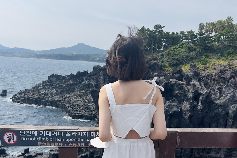 Jeju: Round-Island Grand Highlights Small Group Hotel Pickup