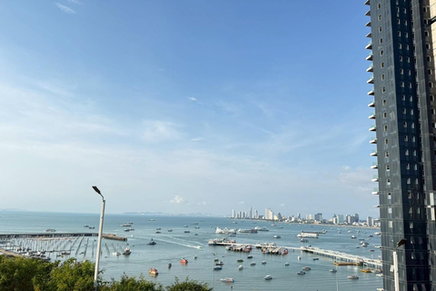Pattaya: Evening City Tour & Alcazar Cabaret Show Pattaya: Evening City Tour & Alcazar Cabaret Show