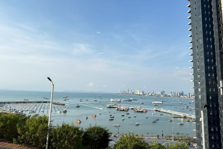 Pattaya: Evening City Tour & Alcazar Cabaret Show Pattaya: Evening City Tour & Alcazar Cabaret Show
