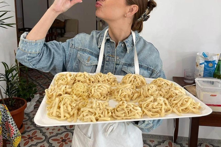 Pianillo: Corso di cucina con pasta, mozzarella e tiramisù