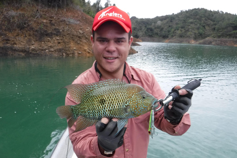 Guatapé: All-inclusive private fishing experience (24-hour advance booking) Guatapé: All-inclusive sport fishing experience (24-hour advance booking)