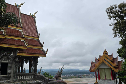 Descobre Chiang Rai: templos, arte e natureza cénicaDiscover Chiang Rai: Temples, Art, and Scenic Nature