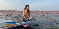 Dolce gita in barca sempre Red Lotus Lake Udonthani - Hizvo