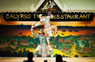 Bangkok: Calypso mit klassischem thailändischem Tanz