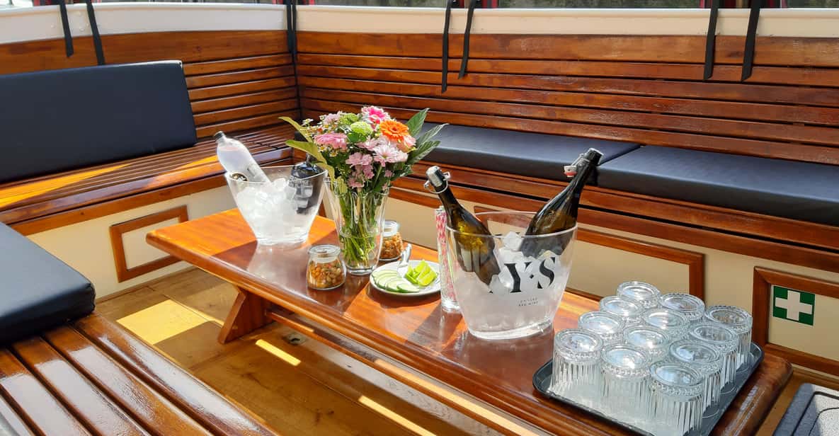 Afbeelding 16 van Amsterdam: Grachtenrondvaart voor kleine groepen incl. drankjes en snacks