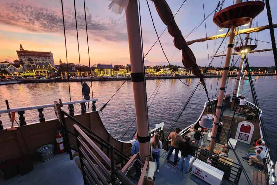 St. Augustine: Nights of Lights Piratenschiff Tour. Foto: GetYourGuide