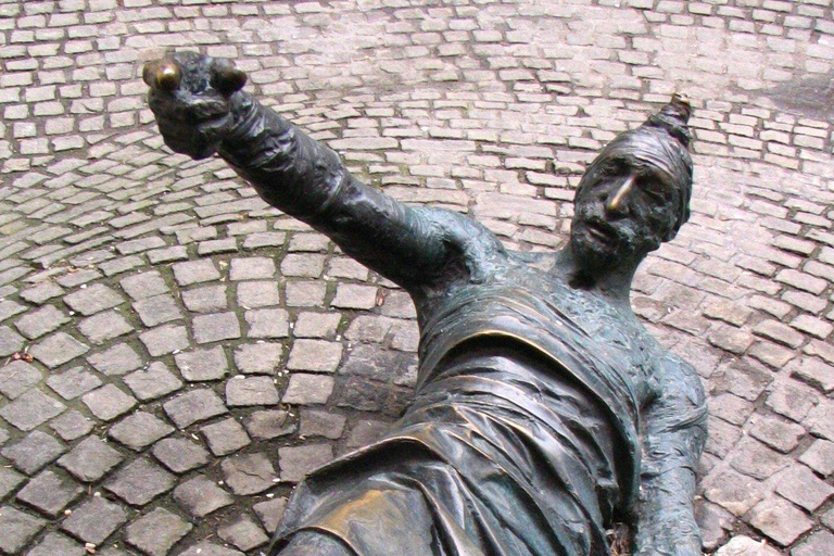 Budapest: Jewish Quarter Walking Tour with Synagogue Entries Jewish Quarter Walking Tour in English w/Synagogue Entries