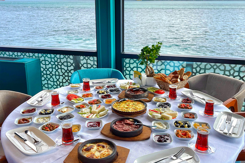 Istanbul: Bosphorus Cruise with Brunch
