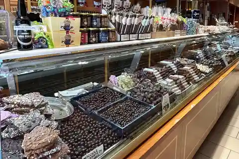 Perugia: Sunset Walking Tour with Chocolate/Gelato Tasting