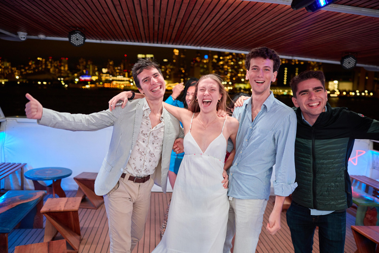 NYC : Dîner-croisière de la Saint-Sylvestre avec musique et open barBillets pour le dîner-croisière sur le pont VIP