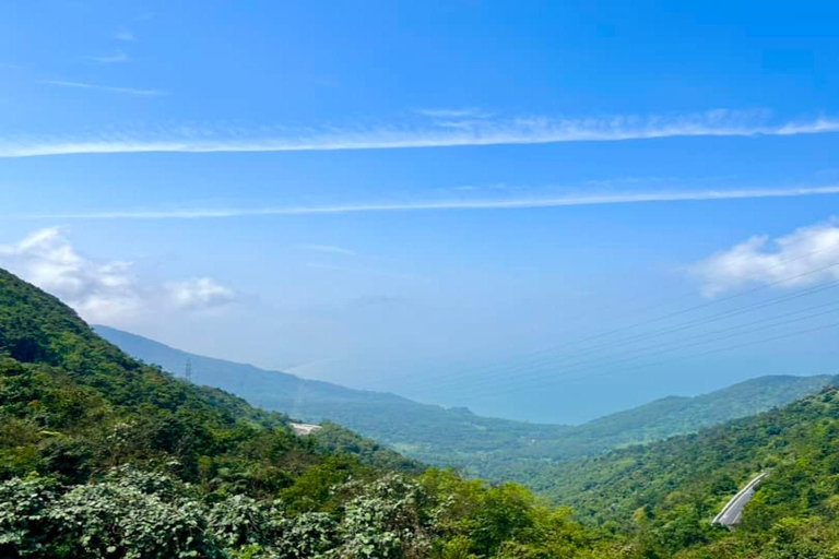 Von Hue aus: Hoi An Bustransfer mit Hai Van Pass &amp; Marmor ...