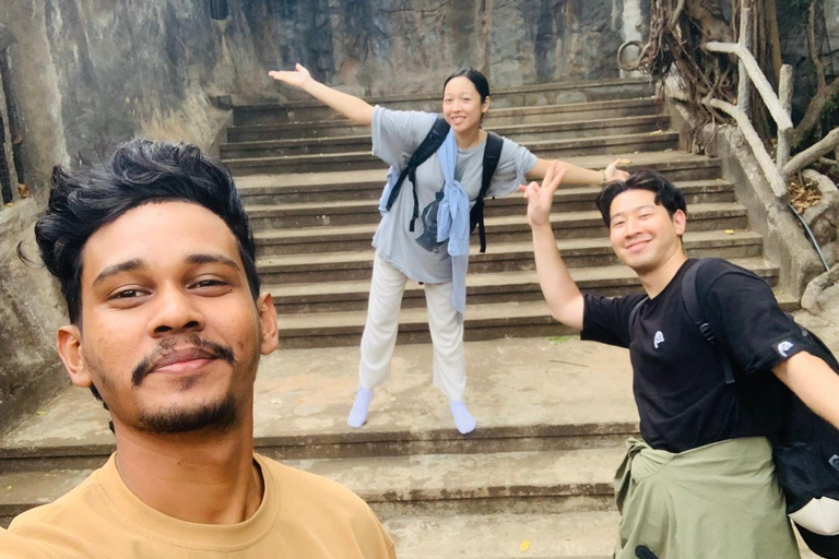 Colombo: Private Transfer to Sigiriya or Kandy with Stops