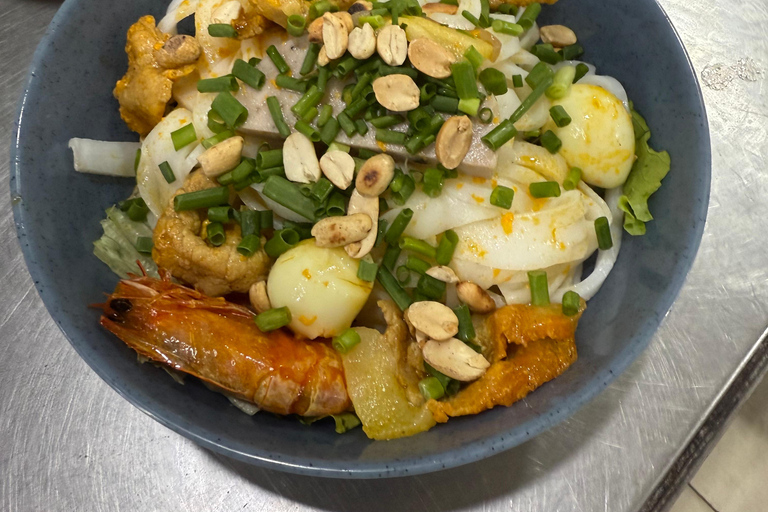 Tour panoramico della città di Da Nang con avventura in parapendioTour privato in moto