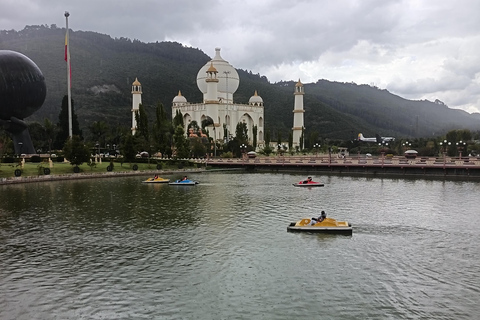 In a single day, visit La Casa Loca + the town of Guatavita + Jaime Duque Park In just one day, visit La Casa Loca + Guatavita Village + Jaime Duque Park