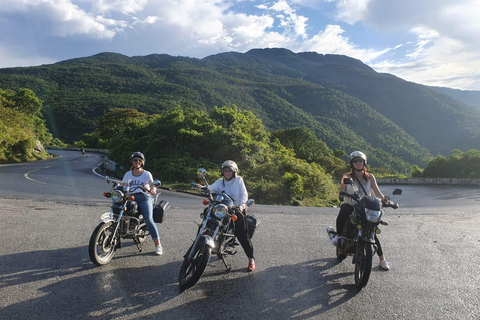 Wycieczka motocyklowa przez przełęcz Hai Van z Da Nang/Hoi An