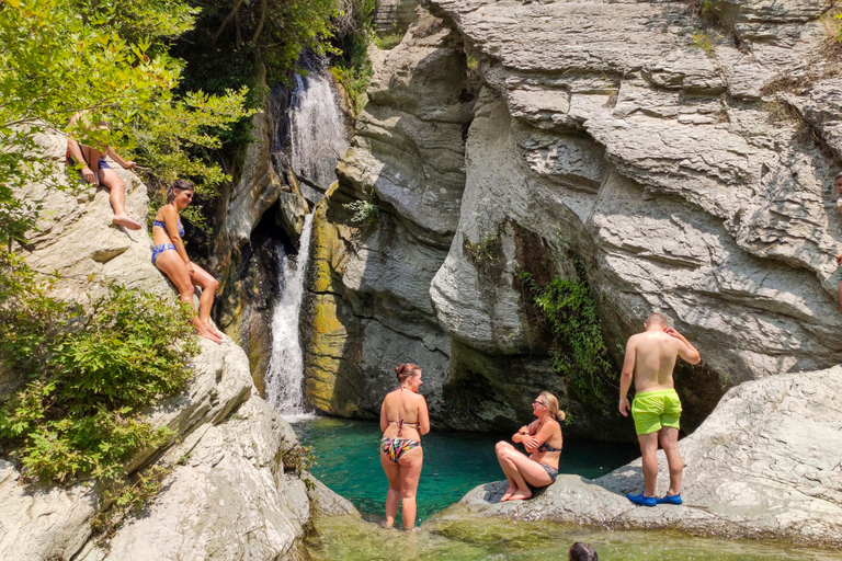 &quot;Berat: Patrimônio da UNESCO e viagem de 1 dia para a Cachoeira Bogova&quot;&quot;Berat: Patrimônio da UNESCO e Cachoeira Bogova&quot; - Tiranë