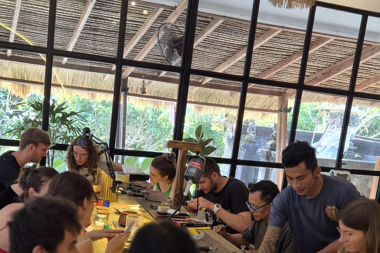 Uluwatu: corso di creazione di gioielli in argento con foto ricordoCorso di creazione di gioielli 8 grammi d'argento con foto ricordo