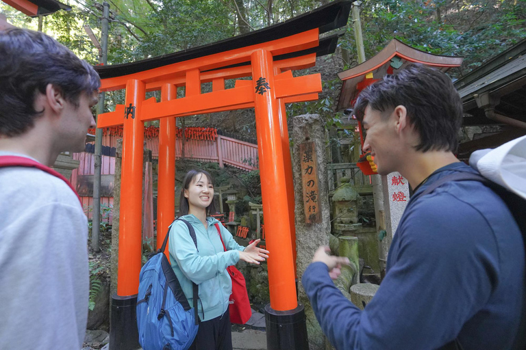 Kioto: tour de senderismo oculto de 3 horas por el santuario Fushimi Inari