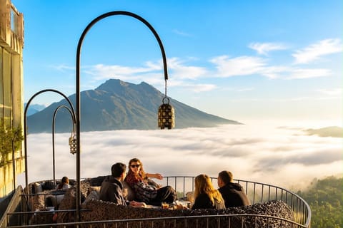 Bali: Private Sunrise Yoga and Meditation with Breakfast