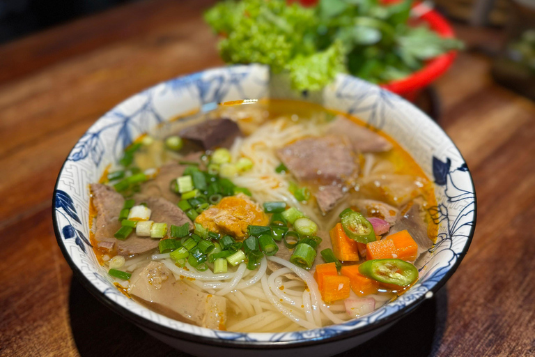 Da Nang: Seven Local Food Tasting & Sightseeing by Scooter