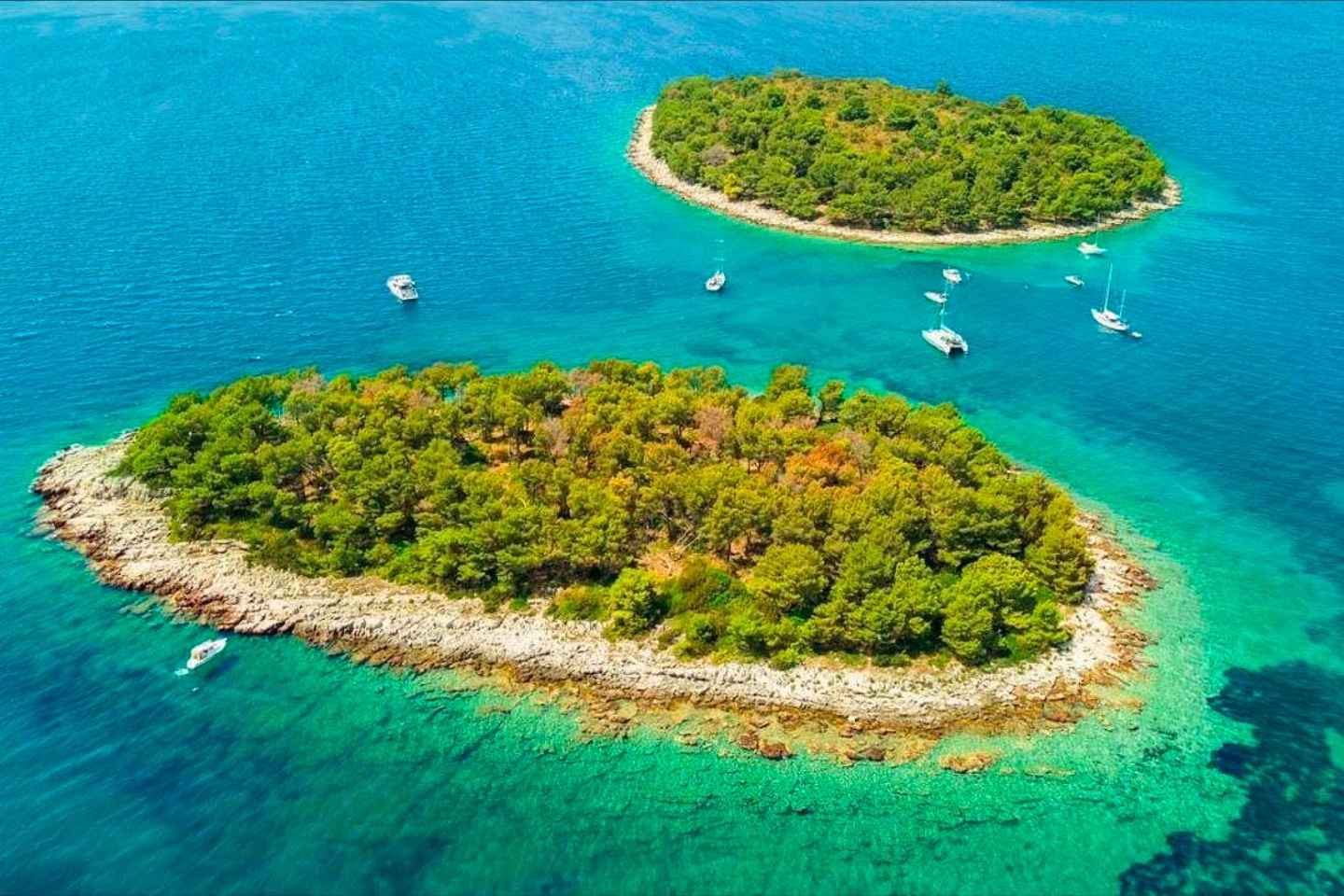 Blue Lagoon and 3 Islands Speedboat Small Group Tour - From Trogir: Blue Lagoon and Maslinica fisherman village