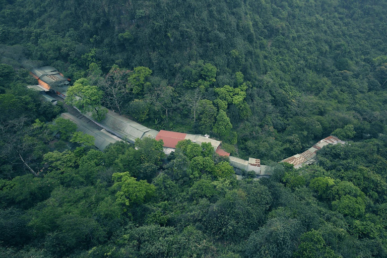 Hanoi: Parfümpagode mit Bootsfahrt oder Lotus-SeidendorfPrivate Tour: Parfümpagode, Lotus-Seidendorf und Weihrauch