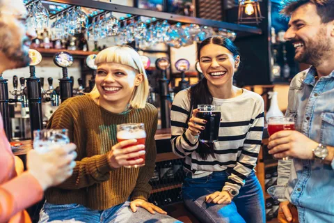 Svensk ölprovningstur på pubar i Stockholms gamla stadskärna