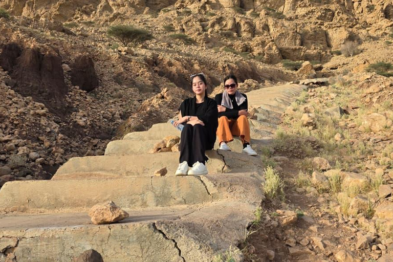 Muscat: Saal Walk Guided Hike with Sunset & City Views Tour