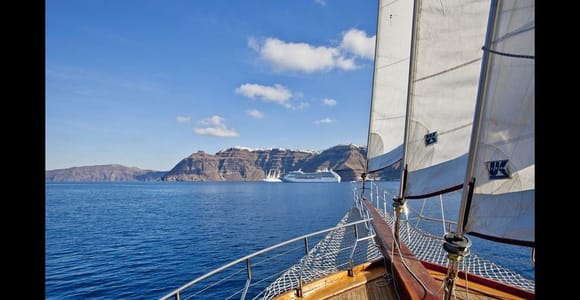 Santorini Volcano and Hot Springs Boat Tour