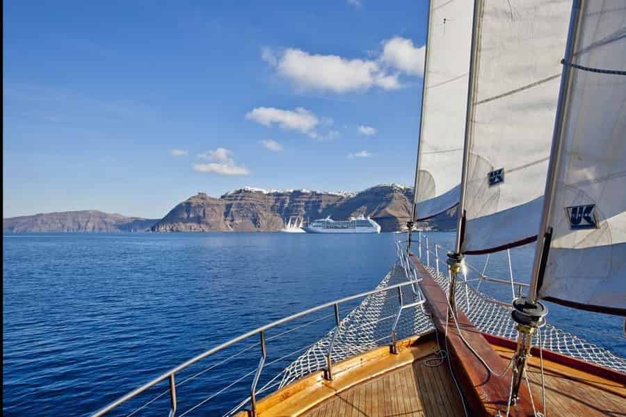Santorin: Bootstour zum Vulkan und zu den heissen Quellen. Foto: GetYourGuide Santorin: Bootstour zum Vulkan und zu den heissen Quellen. Foto: GetYourGuide