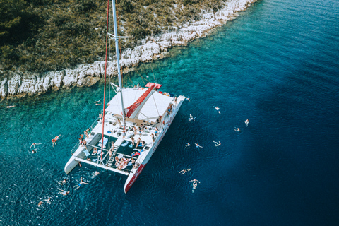 Split: hele dag per catamaran naar Hvar en Pakleni-eilanden