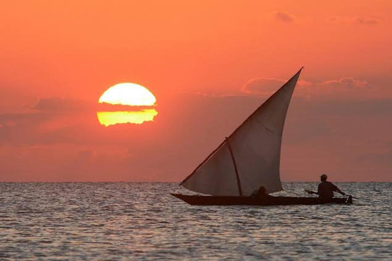 桑给巴尔：监狱岛、石头城和日落阿拉伯独桅帆船巡航在此选项中，从石头城接人