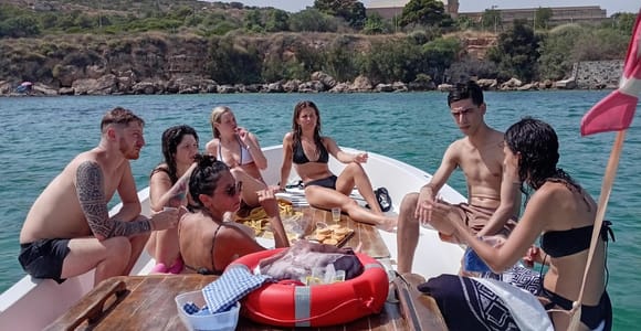 Cagliari: Vintage Boat Cruise with Aperitif, Polaroid and the Devil&#39;s Saddle