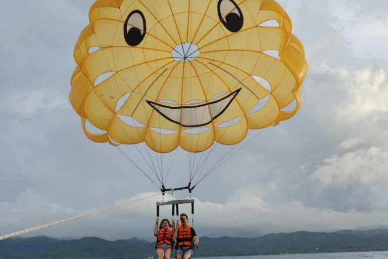 Boracay: Giro delle isole con pranzo e parasailing