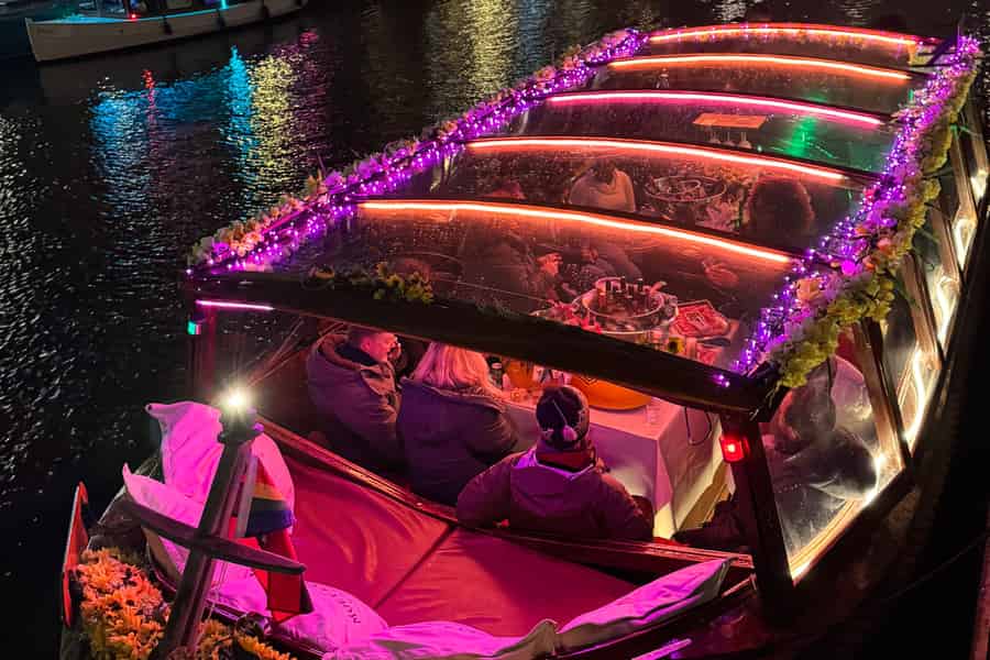 Amsterdam: Diskrete, luxuriöse, raucherfreundliche Grachtenfahrt. Foto: GetYourGuide