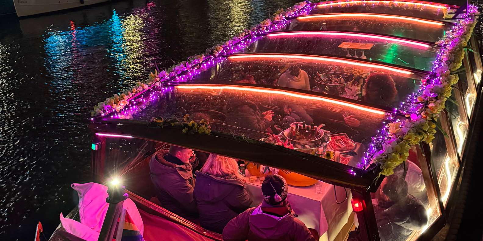 Amsterdam: Discreet Luxury Smoke-Friendly Canal Cruise