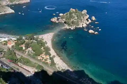 Tour Taormina, Isola Bella beach e Messina. Partenza da Messina