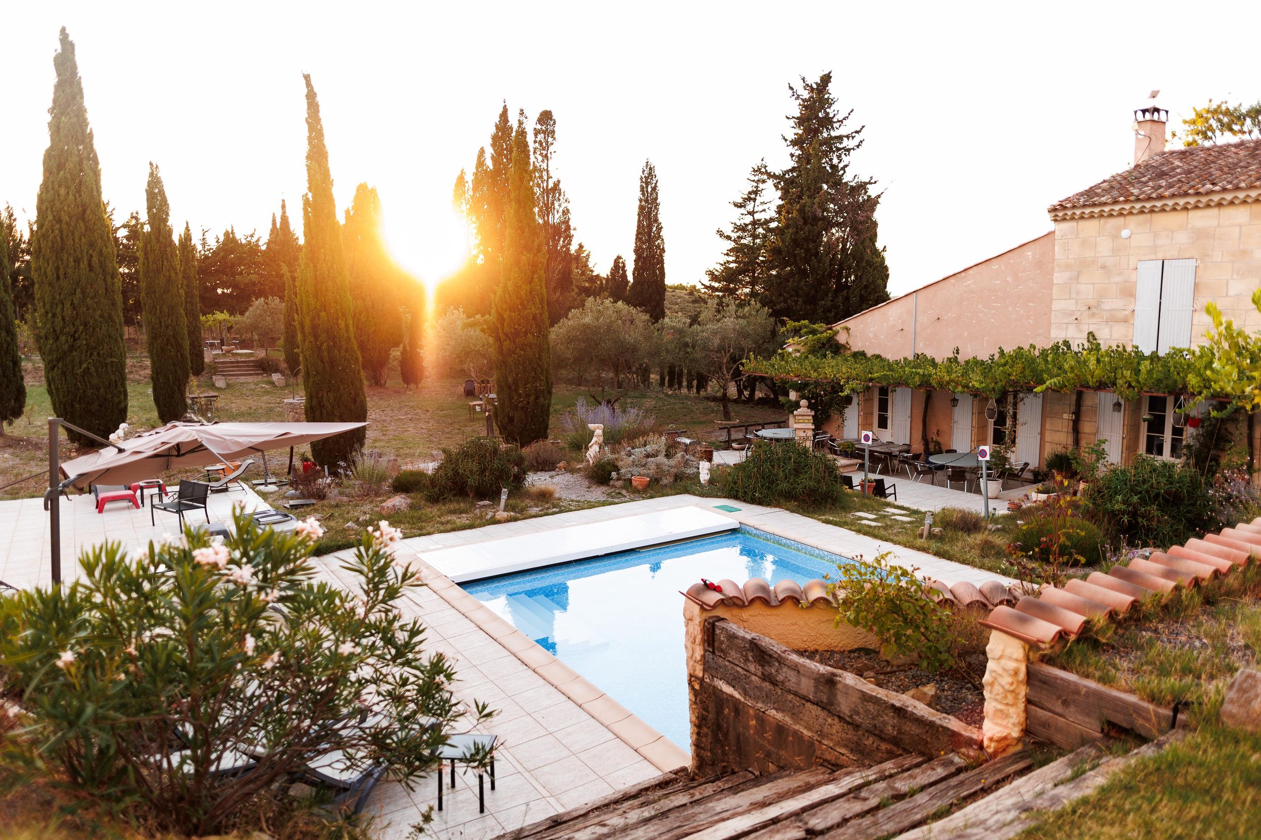 La Clape: Nachmittag am Pool & Besichtigung des Weinkellers im Schloss