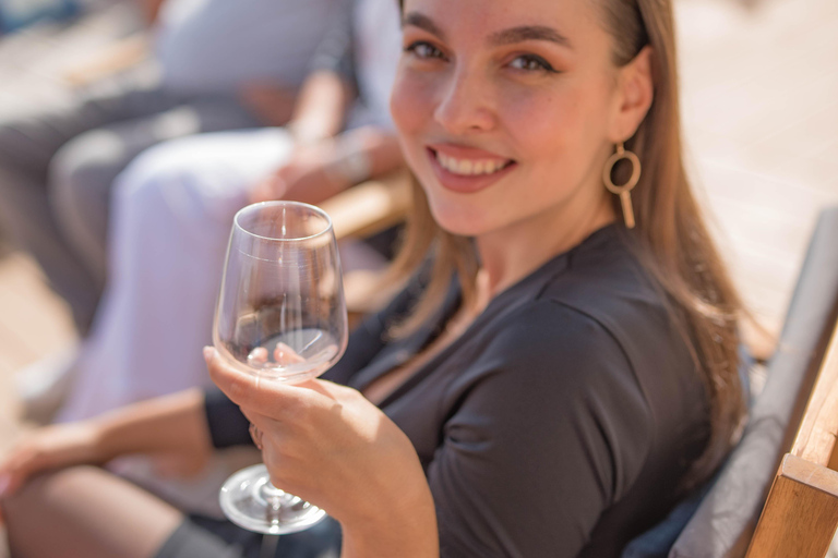 Jantar em um vinhedo na Riviera Francesa