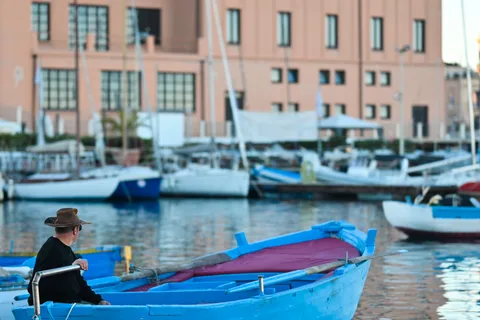 Bari: Boat trip over "Gozzovigliando", fishermen boat