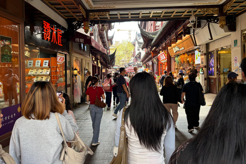 Shanghai: Yuyuan Old Street Food Walking Tour (2–2.5 Hours)
