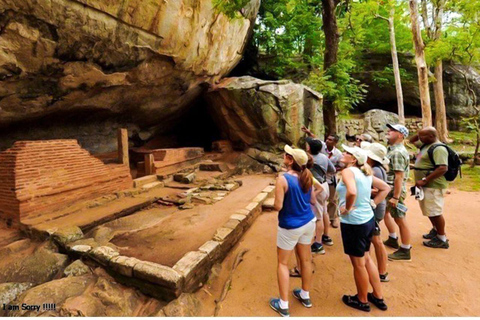 Vanuit Colombo: All Inclusive Sigiriya &amp; Polonnaruwa Dagtrip